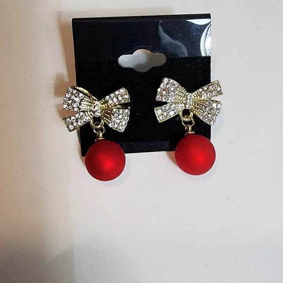 Elegant Gold and Red Bow Earrings - Picture 3 of 3